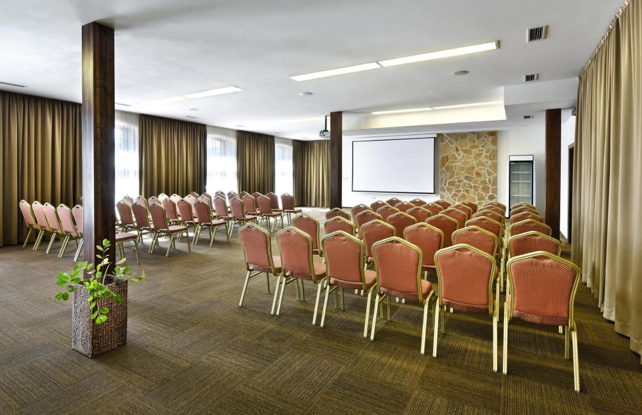 Rezort Masarykov Dvor Pstrusa Extérieur photo